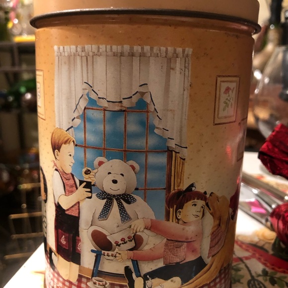 6773 Vintage 1990 Hershey Kisses Hometown Series Canister #5 Tin Box Chocolate - Picture 2 of 9